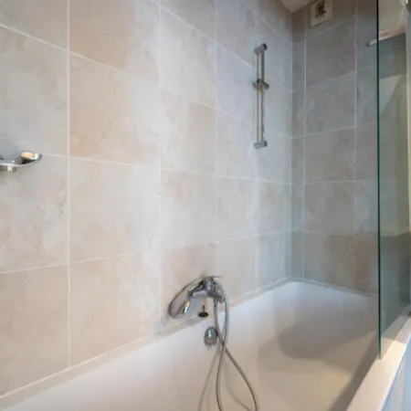 39m In Downtown * Cannes