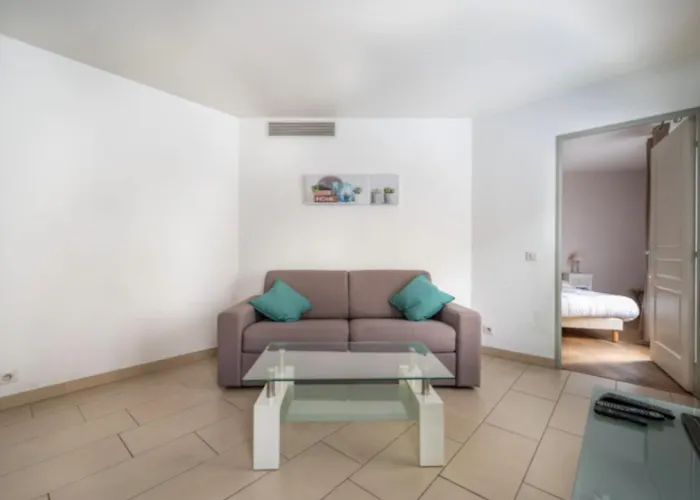 39m In Downtown Cannes